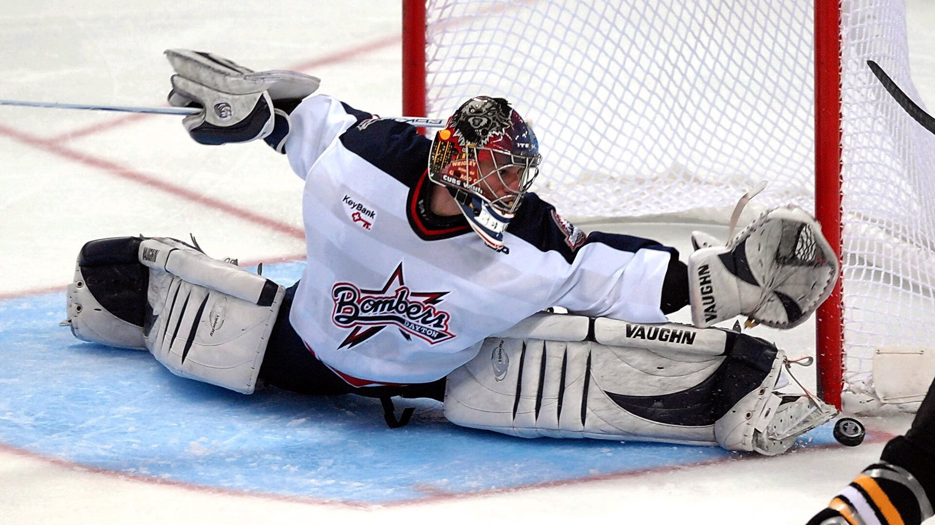 字母哥用“很不字母”的后仰跳投绝杀,嚣张庆祝回应步行者球迷