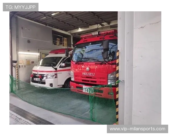 警车山姆超市现身被曝公车私用，英德法院作出回应，山姆消防车图片